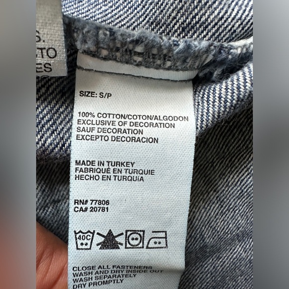 🛍️ Tommy Hilfiger 100% Cotton denim jacket size SP (pit to pit 17 inches) - Picture 3 of 9